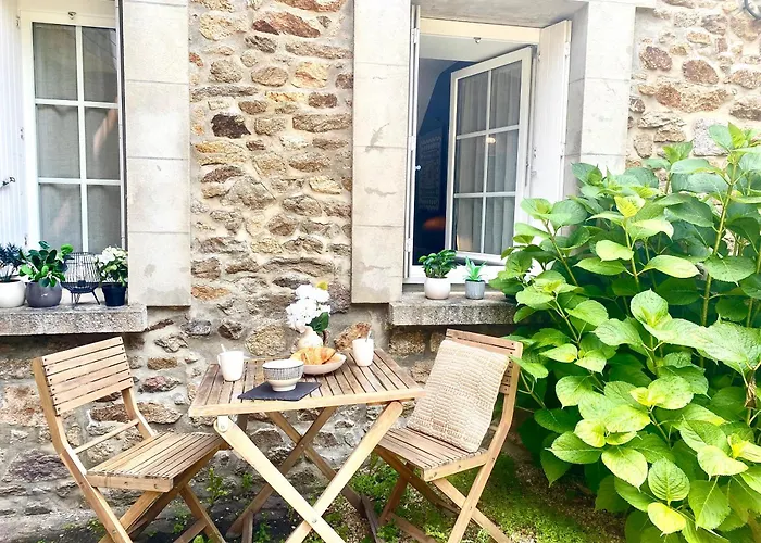 T2 Lumineux - Renove- - Centre Historique Dinan- Parking - Terrasse