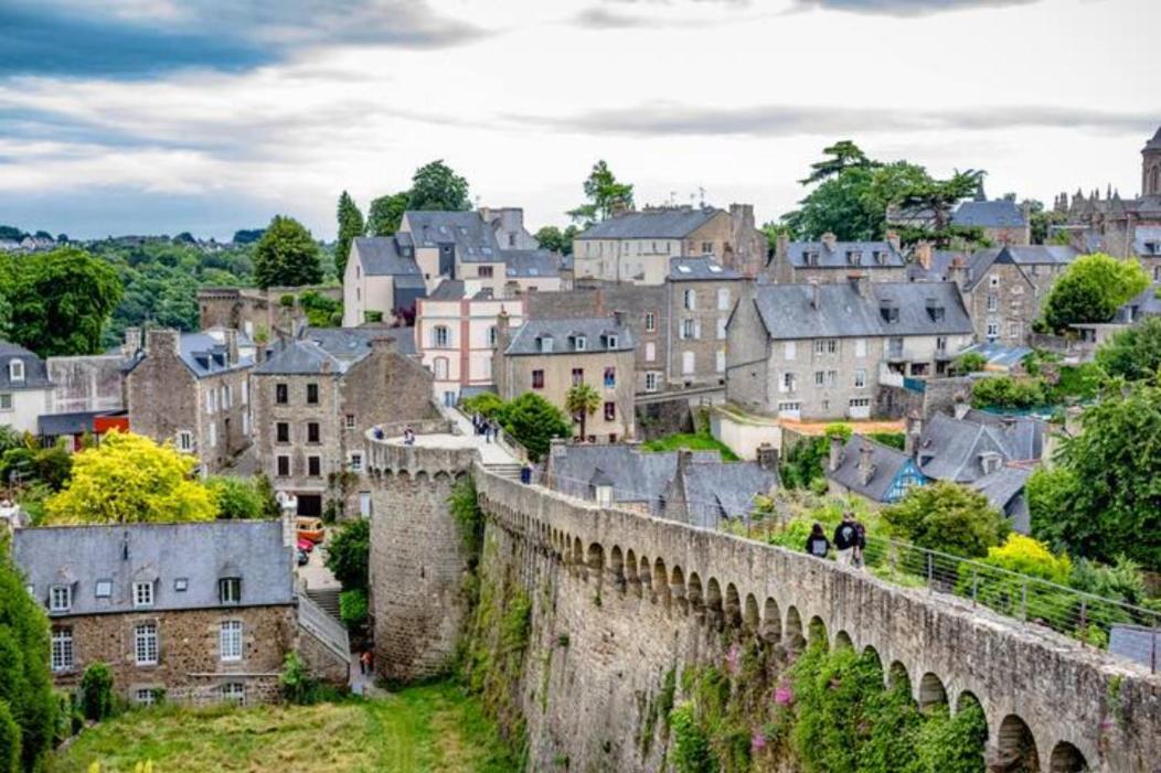 T2 Lumineux - Renove- - Centre Historique Dinan- Parking - Terrasse