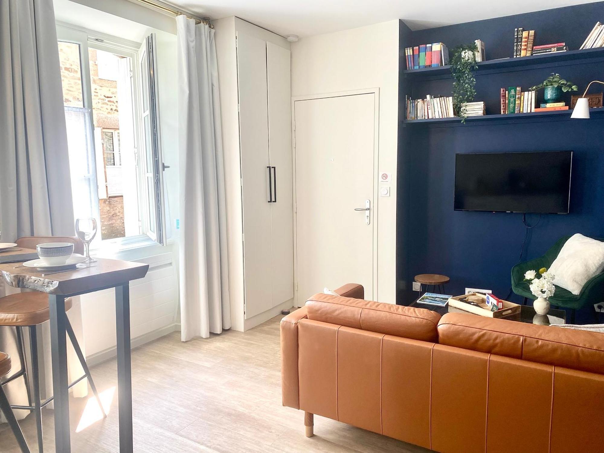T2 Lumineux - Renove- - Centre Historique Dinan- Parking - Terrasse Appartamento *