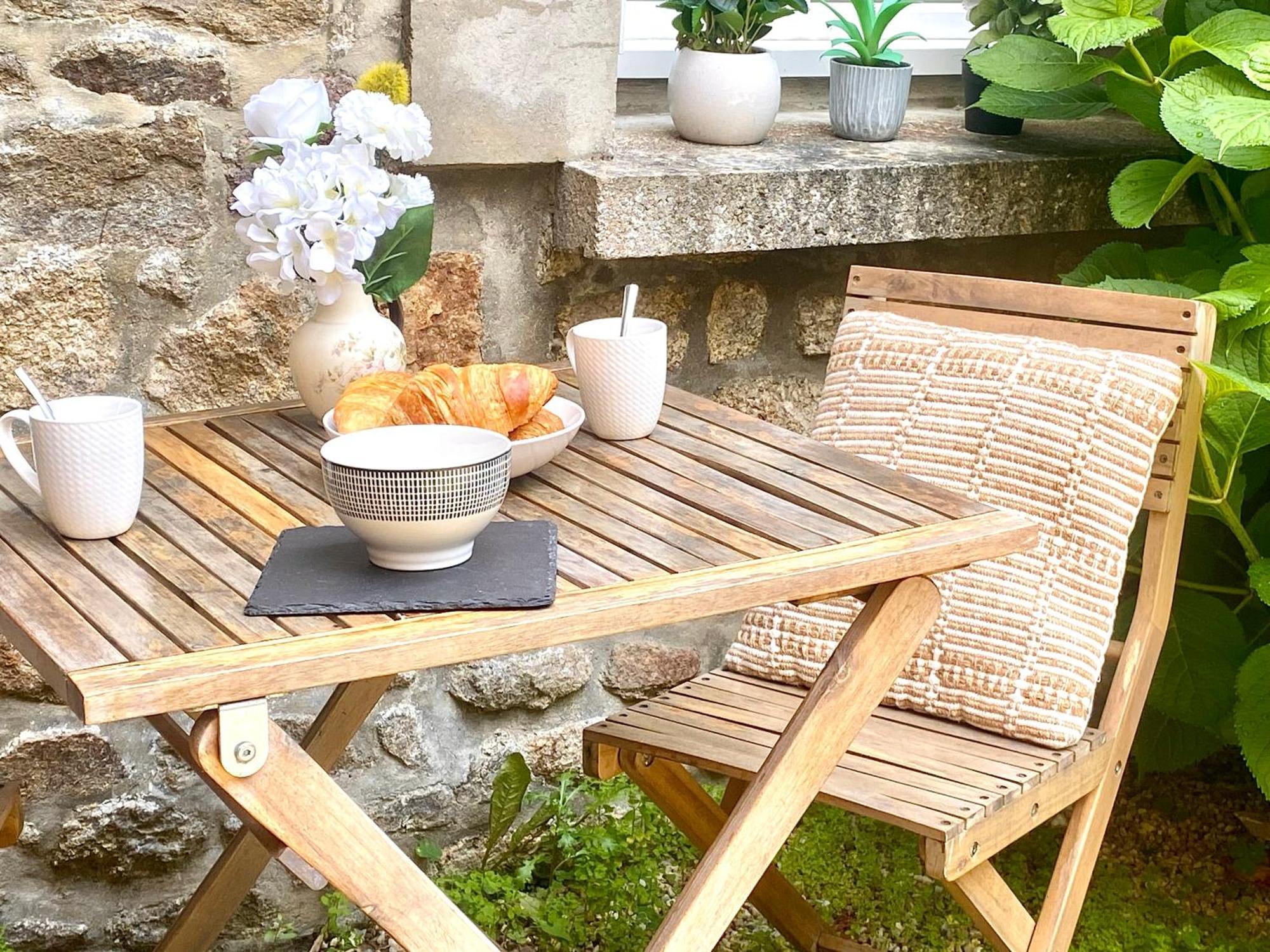 T2 Lumineux - Renove- - Centre Historique Dinan- Parking - Terrasse *
